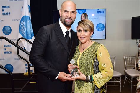 Albert Pujols Announces Divorce Days After Wifes Brain Surgery Noti