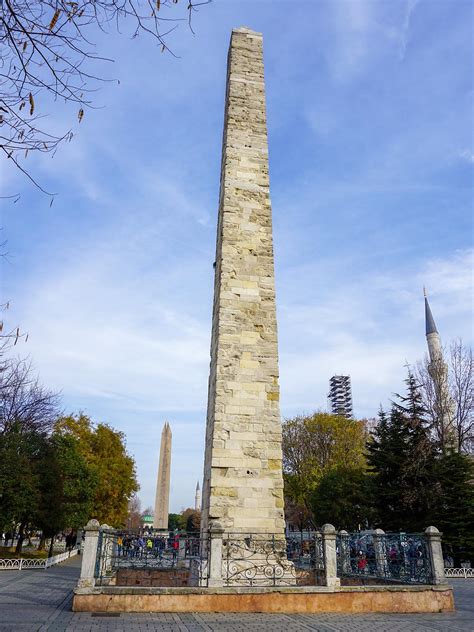 Previously, it was a circus that was the sporting and social centre of constantinople, capital of the byzantine empire. （コンスタンティノープルの社会の中心）コンスタンティノープル競馬場 The Hippodrome of ...