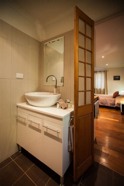 Gather small bathroom decorating ideas, and get ready to add style and appeal to a snug bathroom space. Tips on How to Design a Small Ensuite Bathroom | Ensuite ...