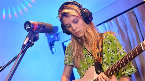 Bbc Radio 1 Radio 1s Future Sounds With Annie Mac Wolf Alice In Session