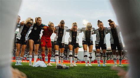 DFB Frauen unterstützen integrative Mädchenfußball Projekte DFB