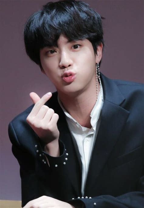 Jin De BTS Se Rapa Para Dar Inicio Con Su Servicio Militar