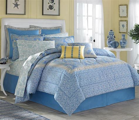 The comforter and shams (1 in twin/twinxl) flaunts bright colors and an asymmetrical floral print to. Laura Ashley Sheet Sets - HomesFeed