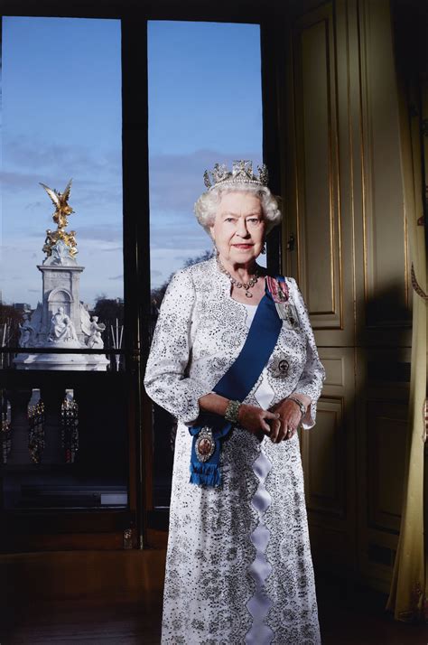 The Queens Reign The Diamond Jubilee Portrait Platinum Jubilee