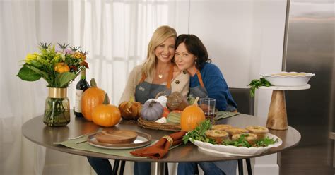 Menu ideas from some of our favorite people—chefs, designers, architects, and bloggers—all guaranteed to impress your family and friends. Sarah Michelle Gellar and Shannen Doherty Cook Virtual ...