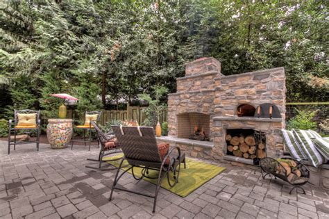 Outdoor Fireplace With Pizza Oven Classique Terrasse Et Patio