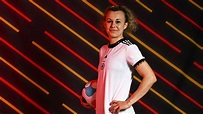 Lena Lattwein: Fußball-Nationalspielerin erklärt, wie man sich gut ...