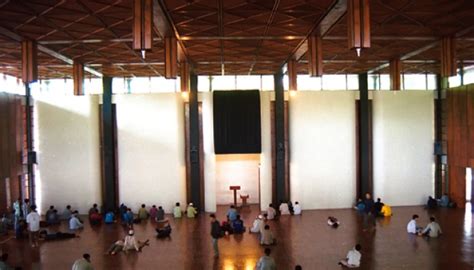Masjid Salman Itb Menjadi Tempat Yang Di Rekomendasikan Untuk Itikaf