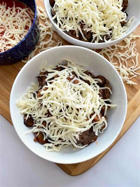 This weeks recipe is keto pizza burger bowls. Keto Pizza In A Bowl - Easy 15 Minute Keto Recipe