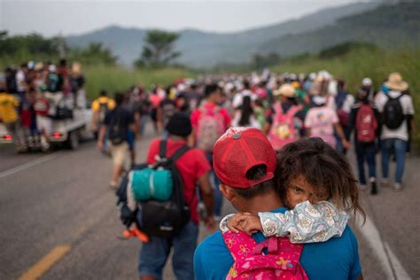 Migrant caravans journey to the U.S. border Photos | Image #61 - ABC News