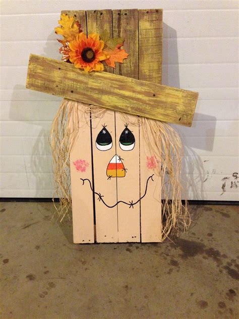 Scarecrow Made From Pallet Wood Fall Crafts Fall Deco Wood Scarecrow