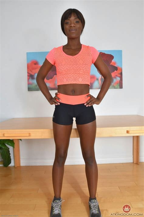 Muscular Women Fitness Babes Ebony Ana Sports Bra Sporty How To
