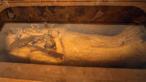Egypt Begins Restoring King Tutankhamuns Golden Coffin News Al Jazeera