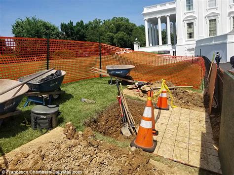 Workers Repair White House Sinkhole Daily Mail Online