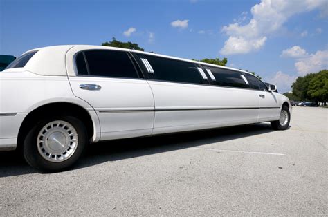 Choosing Between A Limo And A Party Bus Which Is Right For Your Event Ultimate Town Car