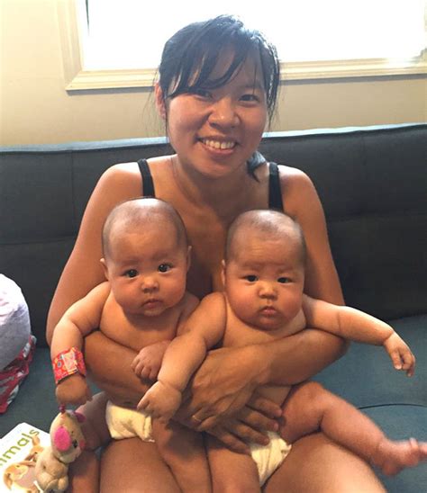 Moms Powerful Twin Photo Proves That Motherhood Doesnt Stop You From