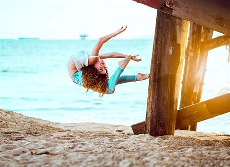 Who Wants To Go To The Beach ☀️💛 📸 Marksingerman Sofie Dossi Dance Photography Poses
