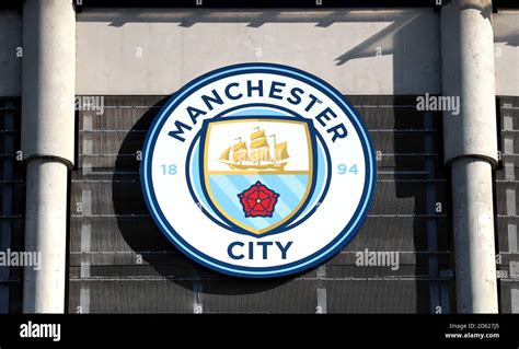 Manchester City Crest Hi Res Stock Photography And Images Alamy