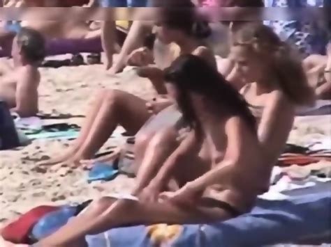 Topless Woman With Huge Boobs Secretly Filmed At The Beach Eporner
