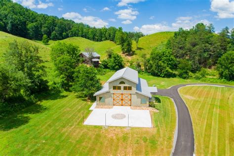 Discover a wedding venue full of charm and romance. 4 Points Farm - Venue - Sevierville, TN - WeddingWire