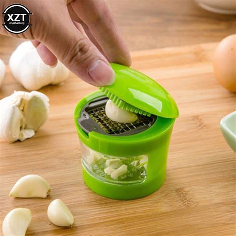 1pcs Kitchen Vegetable Tools Mini Garlic Press Presser Onion Chopper