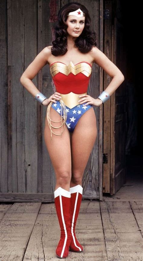 Lynda Carter As Wonder Woman Scrolller