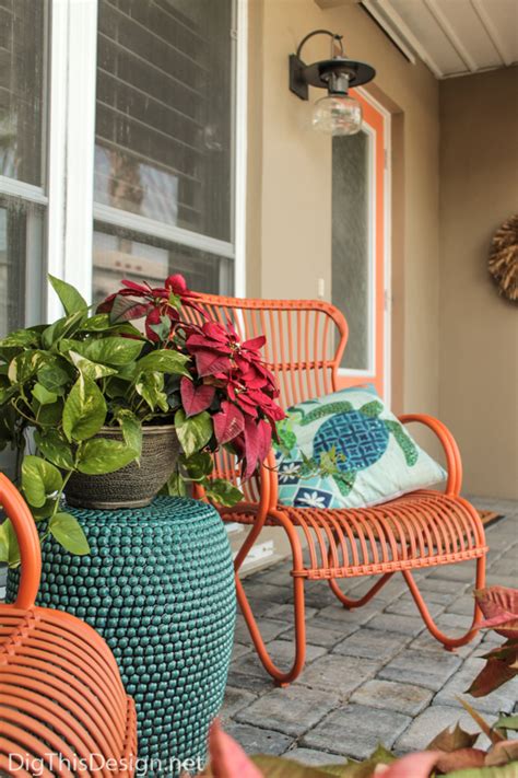 Great for on the front porch or inside your entryway. Tips to Creating Eye Catching Curb Appeal - Dig This Design