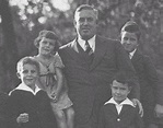 William Moulton Marston and his children | Professor William Molton ...