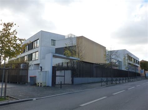 Villemomble, collège LouisPasteur  façade sur la rue Grande
