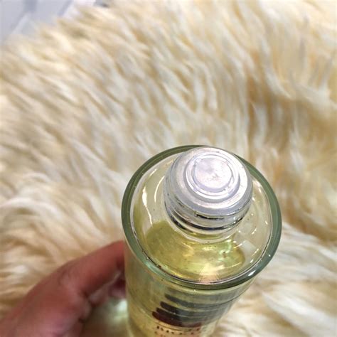 Read reviews, see the full ingredient list and find out if the notable ingredients are good or bad for your skin concern! makeupbypapot: Review: Bio-Essence 24k Bio-Gold - Gold Water