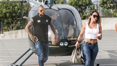Check spelling or type a new query. FOTO | "Nalgonamente feliz": pareja de Arturo Vidal ...