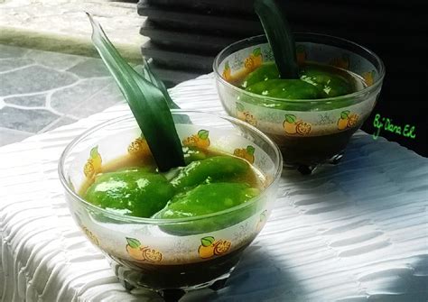 Bubur sumsum dengan daun suji ini selain enak, bahan yang sederhana dan mudah dibuat juga mempunyai banyak manfaat. Resep & Cara Membuat Bubur Suji Ayu ~ Resep Ku♥Suka