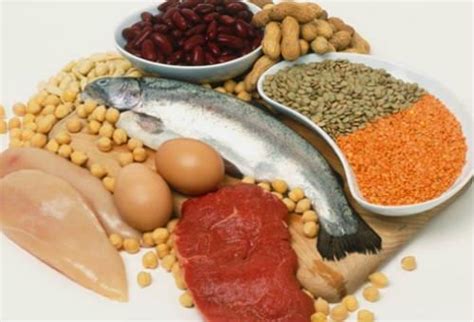 Non mangiare bene o bassi livelli di alcune vitamine, come l'acido folico e la vitamina b12, possono influenzare il modo in cui il tuo corpo produce i globuli bianchi. Quali alimenti aumentano i globuli bianchi