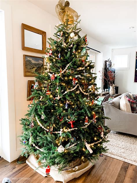 A Decorated Christmas Tree In The Corner Of A Living Room With Wood