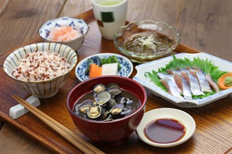 Protein lovers will enjoy the gyu don set ($22.80), while the shake zosui ($12) is the perfect answer to rainy days. 5 Rules For Eating Healthy In Japan - Savvy Tokyo