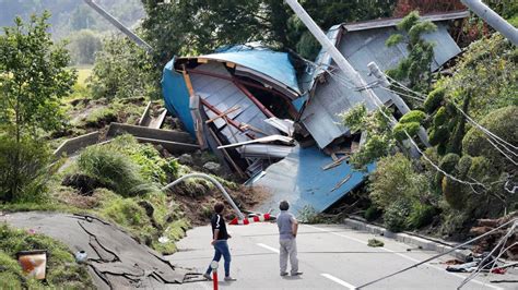 In der geschichte japans lassen sich bereits einige schwere erdbeben verzeichnen, die eine magnitude von 7 oder stärker besaßen und eine hohe opferzahl mit sich brachten. Japan nach dem Taifun: Starkes Erdbeben erschüttert den ...