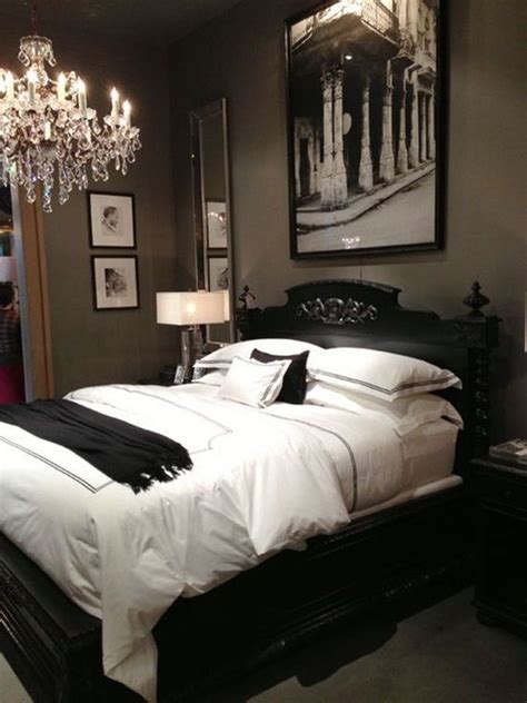 This is especially true if you are using grays as well. 45 Black And White Bedroom Ideas For Couples Color Schemes ...