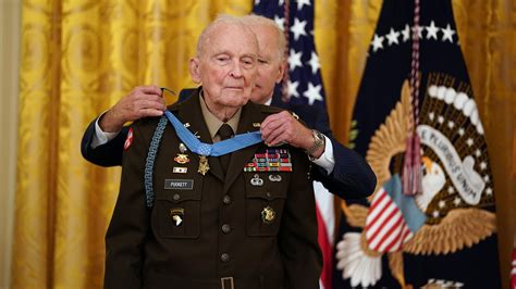 Biden Gives Medal Of Honor To Col Ralph Puckett The New York Times
