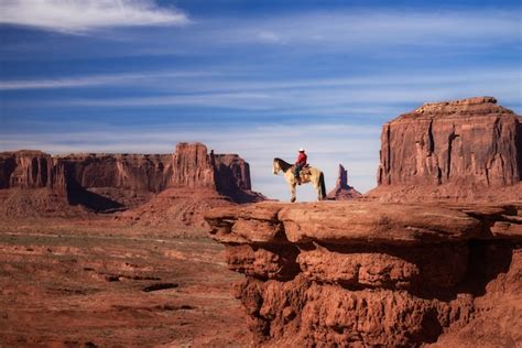 Cheval Déquitation Amérindien à Monument Valley Photo Premium