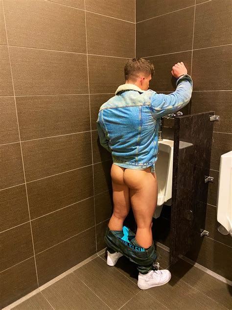 Showing It Off At The Mens Room Urinals Page 516 Lpsg
