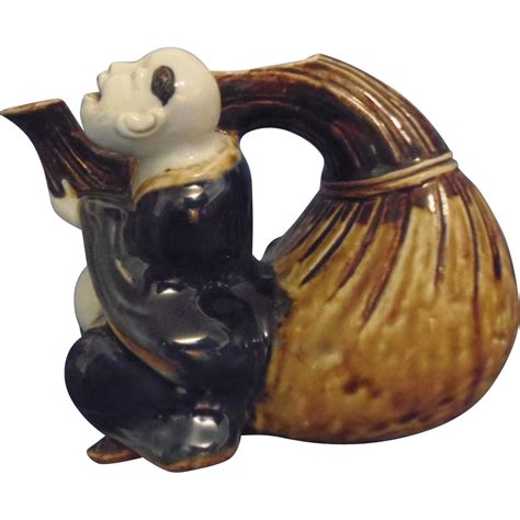 Japanese Antique Hirado 平戸 Sake Pot of a Hotel and his Money Bag | Japanese antiques, Japanese ...