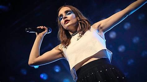 Chvrches Receive Gift From Gojira After Hatebreed Singer S Lineup Critique