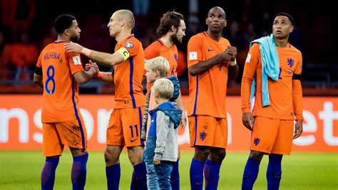 Blijf op de hoogte van het laatste nieuws over. Nederlands elftal mist na het EK ook het WK in Rusland ...