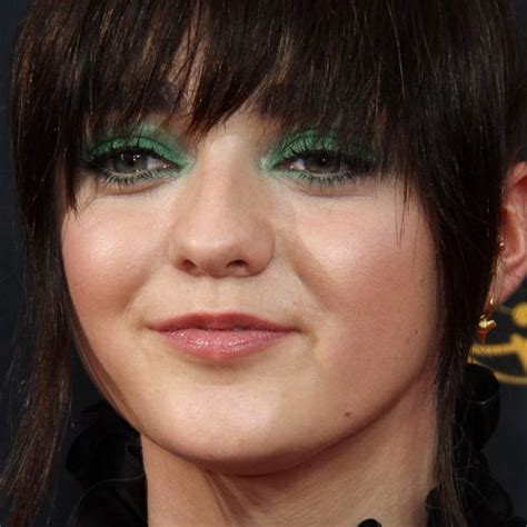 Maisie Williams Makeup Black Eyeshadow Green Eyeshadow And Clear Lip