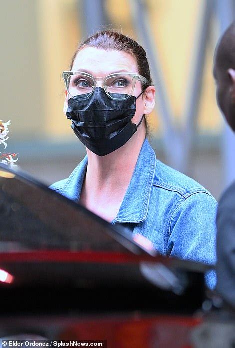 Linda Evangelista Seen Makeup Free On Rare Outing After Plastic Surgery Left Her Face