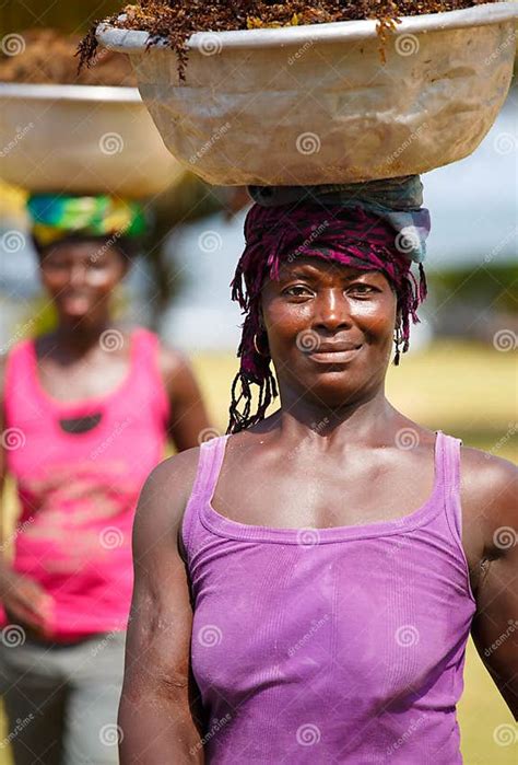 african woman carry things on her head editorial photography image of common simple 41492547