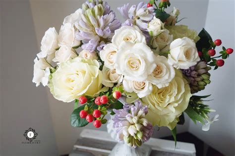 Pin by Fleuristre Floral Studio on Floral arrangements | Floral arrangements, Floral wreath, Floral