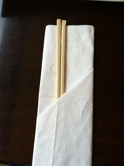dinner paper napkin folding