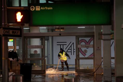 New Yorks Jfk Airport Flooded After Water Pipe Breaks Worsens Flight