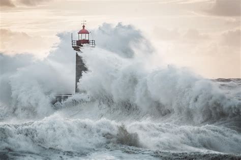 Pin By Jay Warren On Lighthouses In Storms Lighthouse Storm Scenery